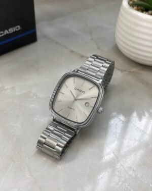 casio quartz vintage watch white dial